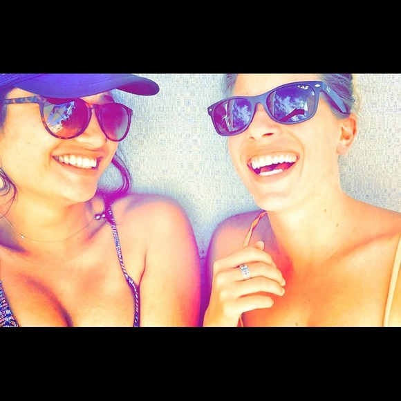 Meet your Posher, Nicole - Picture 5 of 6